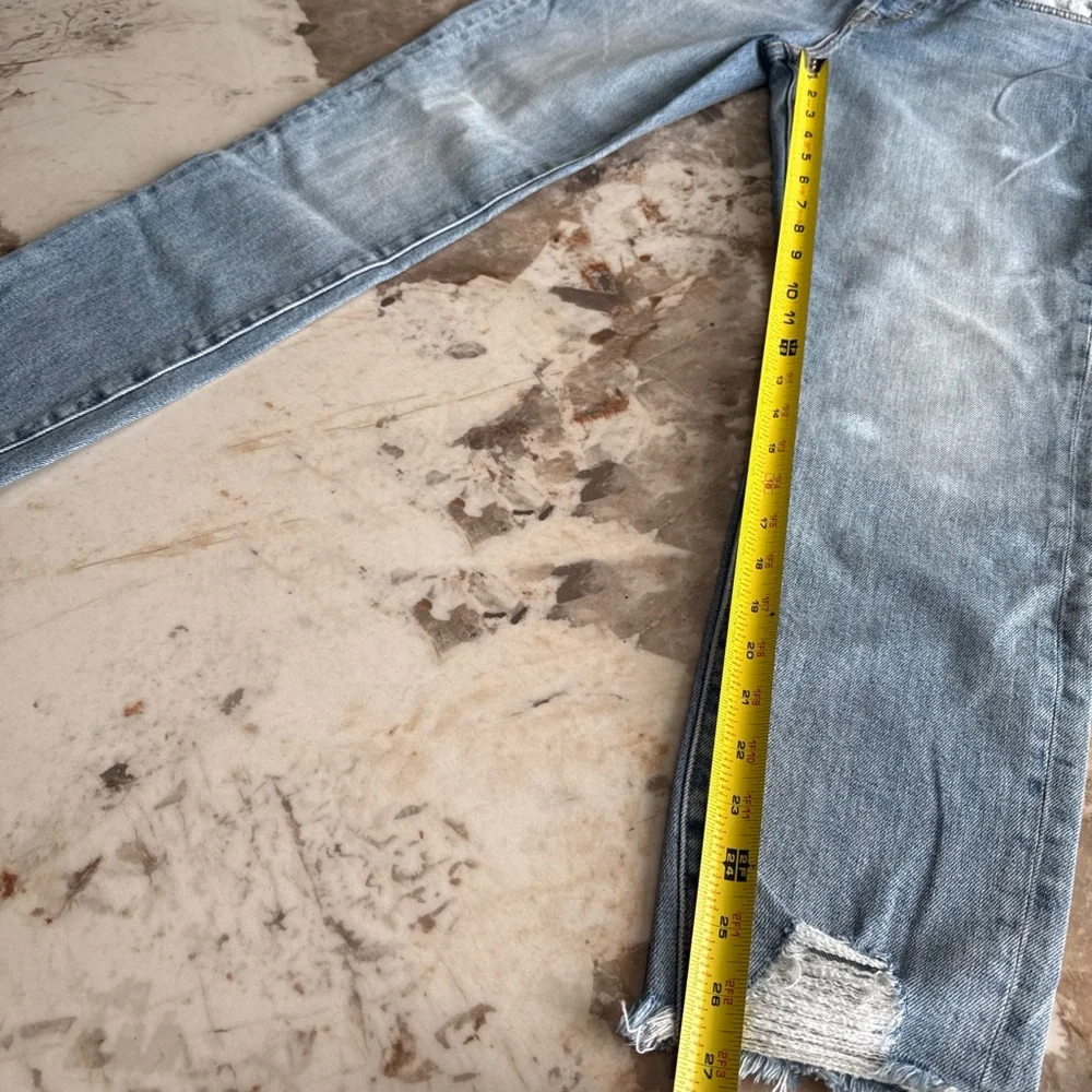 EUC 7 for All Mankind Light Wash Women's Skinny Jeans with Subtle Distress - Picture 5 of 9